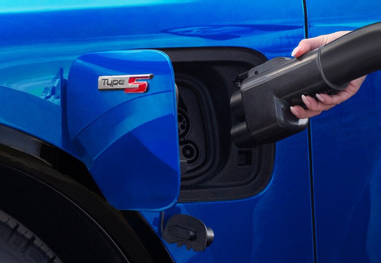 2025 Acura ZDX with NACS-CCS Adaptor 2025 Acura ZDX with NACS-CCS Adaptor